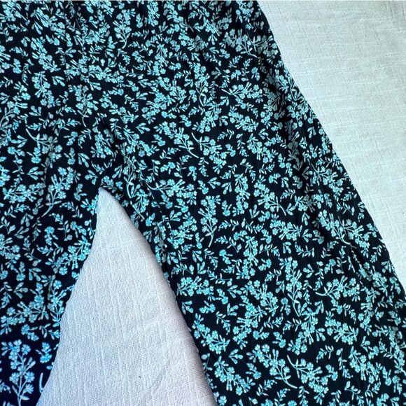 LOFT Women’s Pants Blue Floral Pockets Wide Leg Flowy SZ L - Picture 9 of 13